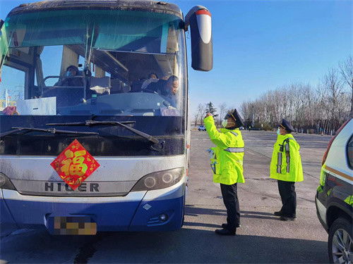 嚴格執法與溫情服務并重 青島市交通運輸執法支隊護航春節城市配送運輸服務圓滿收官
